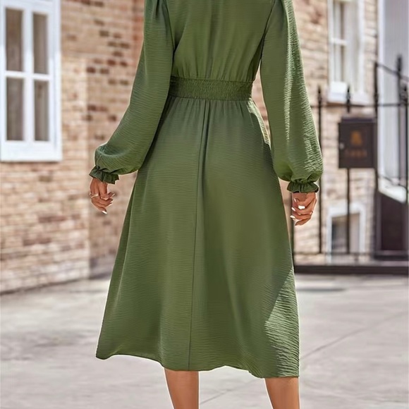 Army Green Smocked Waist V Neck Balloon Sleeve Midi Dress - Picture 4 of 6